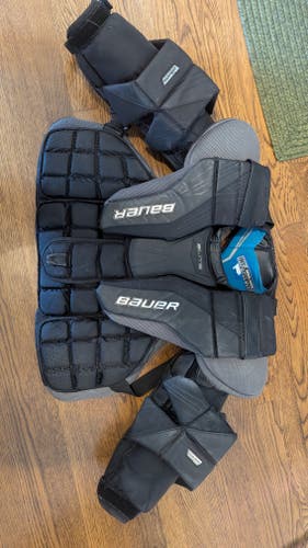 Medium 2022 Bauer Elite Goalie Chest Protector (Used)