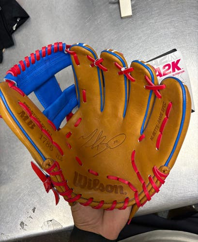 Mookie Betts RHT Wilson 11.5" A2000 Baseball Glove **New**