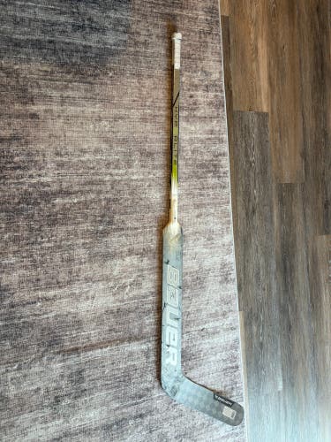 Intermediate Bauer Vapor Hyperlite 2 Regular Goalie Stick 24" Paddle (Used)