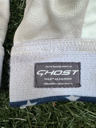 Woman's Large Easton Ghost Batting Gloves (Used)