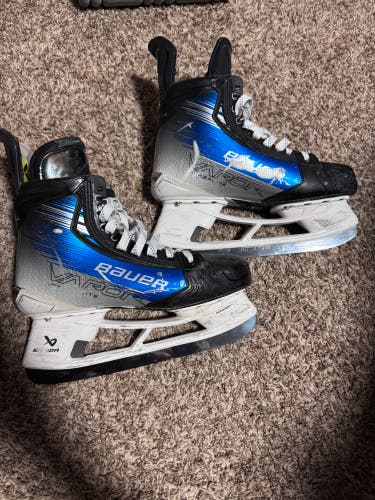 Blue 2021 Bauer Vapor Hyperlite Hockey Skates 9.5 (Used)