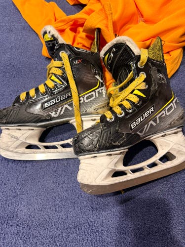 Bauer Vapor 3X Hockey Skates Regular Width Size 1 (Used)