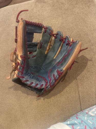 2023 Wilson A2000 RH Infield Baseball Glove 11.5" (Used)