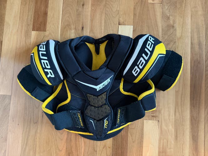 Medium Junior Bauer Supreme 170 Shoulder Pads (Used)