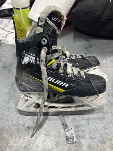 Used Bauer VAPOR Junior Hockey Skate Junior 02 11337-S000493387