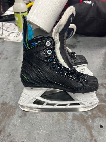 Used Bauer YOUTH SKATES Junior Hockey Skate Junior 01.5 11337-S000493389