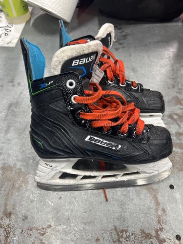 Used Bauer YOUTH SKATES Junior Hockey Skate Junior 01.5 11337-S000493388