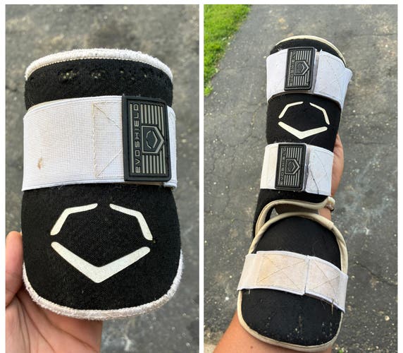Black Senior EvoShield Leg guard and elbow guard (Used)