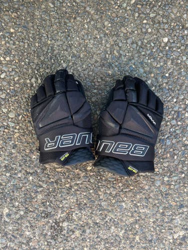 Bauer Vapor Hyperlite Gloves 12" (Used)
