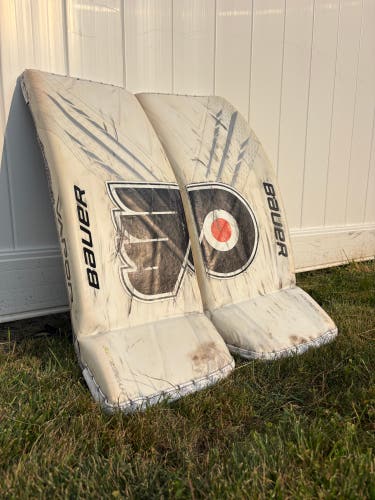 XS 2023 Bauer Vapor Hyperlite Goalie Leg Pads (Used)