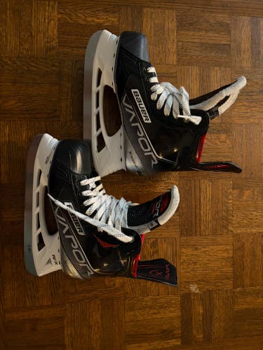 Bauer Vapor XLTX Pro Hockey Skates Extra Wide Width Size 5 (Used)