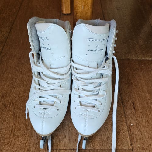 Jackson Ultima Freestyle Figure Skates R Adult 4.5 (Used)