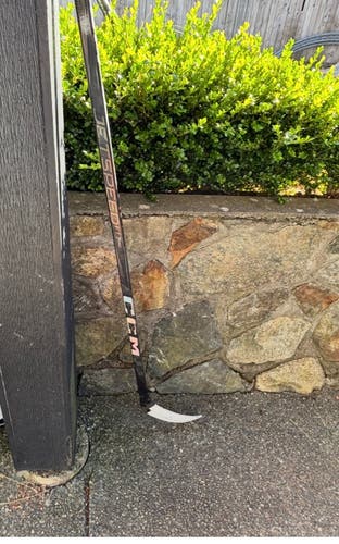 Intermediate CCM JetSpeed FT7 Pro Right Handed Hockey Stick P28 55 Flex (Used)