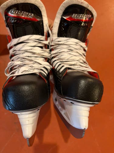2025 Bauer Vapor Fly30 Hockey Skates Size 8.5 D (Excellent Condition)