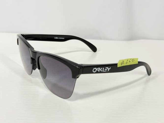#260 Oakley Frogskins Womens Black Prizm