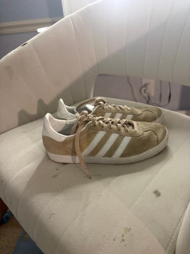 Women's 4.5Y (Big Kids / Youth) Youth Adidas Gazelle Shoes (Used)