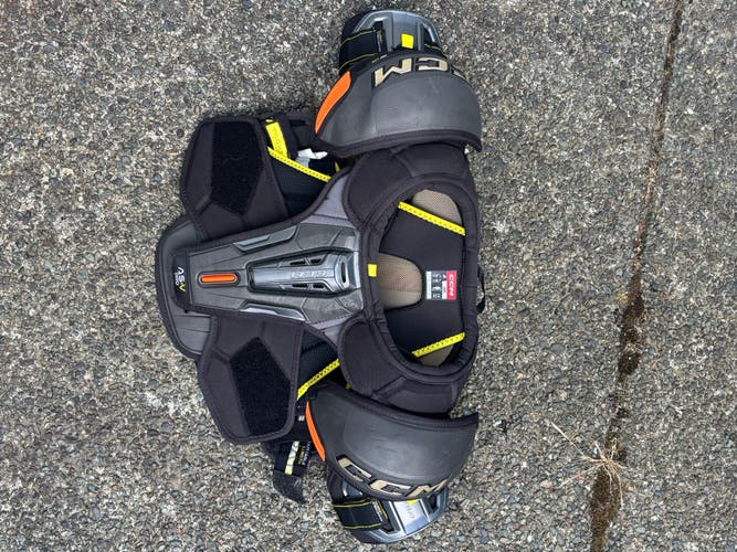 Men's Large Junior CCM Tacks AS-V Pro Shoulder Pads (Used)