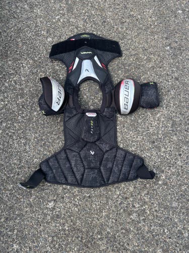 Men's Large Intermediate Bauer Vapor fly40 Shoulder Pads (Used)