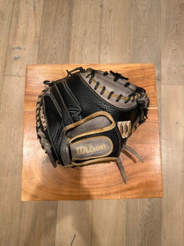 Wilson A2000 RH Catcher's Glove 33" (Used)