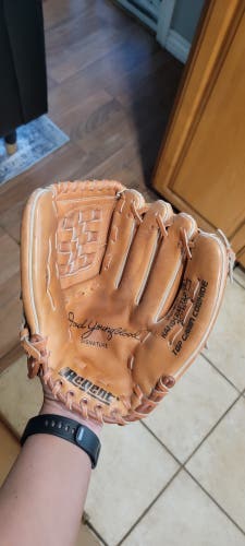 RH Baseball Glove 11" (Used)