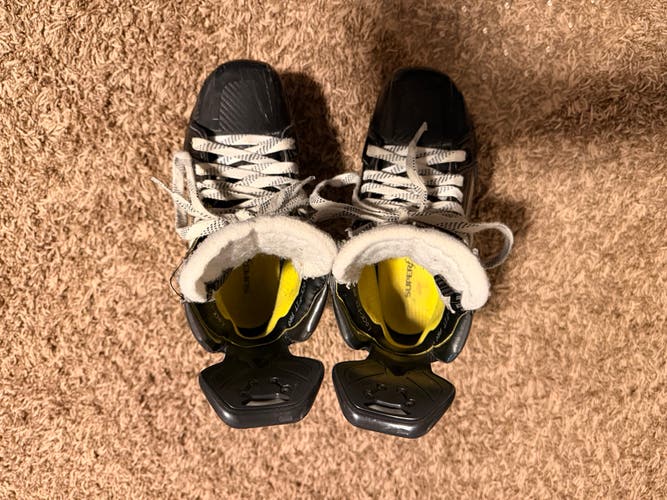 2024 Bauer Supreme M50 Pro Hockey Skates Size 4 (Used)