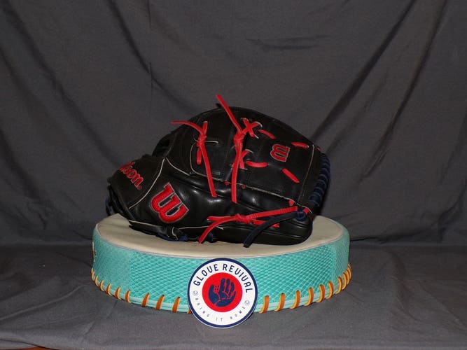 Pitcher's RH Wilson A2000 Baseball Glove 12.5" (Used)