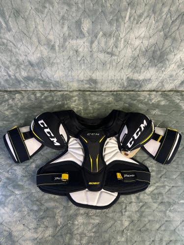 Small Junior CCM Tacks 9060 Shoulder Pads (Used)