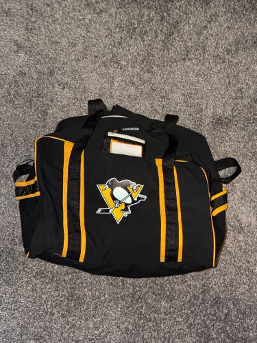 NHL Hockey Pittsburgh Penguins Equipment Charity Gym Duffle Bag Used Pre Owned
