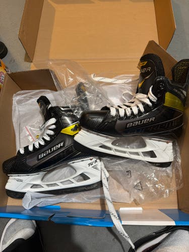 Bauer Supreme Matrix Hockey Skates Regular Width 7.5 (New)