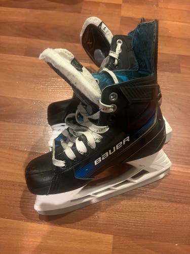 Black/Navy Bauer X Hockey Skates Regular Width Size 3 (Used)
