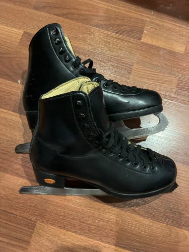 Riedell Figure Skates B Adult 6 (Used)
