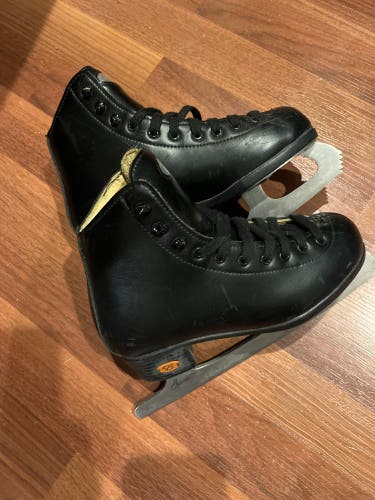 Riedell Figure Skates B Junior 3 (Used)