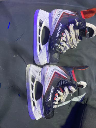 Black/White and red Bauer Vapor Fly30 Hockey Skates Size 3.5
