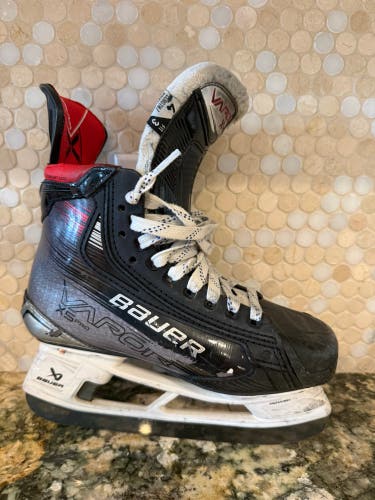 Black 2023 Bauer Vapor X5 Pro Hockey Skates Size 4 (Used)