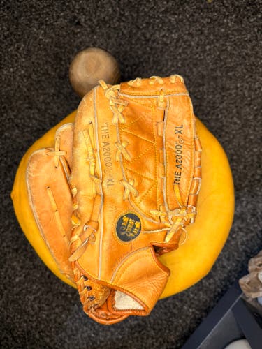 Wilson A2000 LH Outfield Baseball Glove 12.5" (Used)