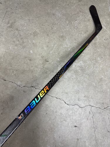 77 Flex P28 Senior Bauer Flylite Left Hand Hockey Stick Pro Stock (New)
