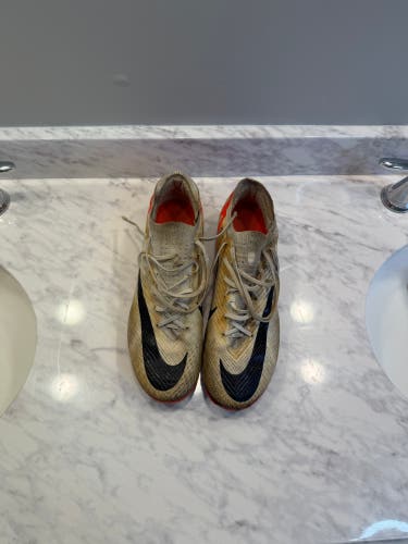 Men's Size M 12.0 (W 13.0) Nike Cleats (Used)