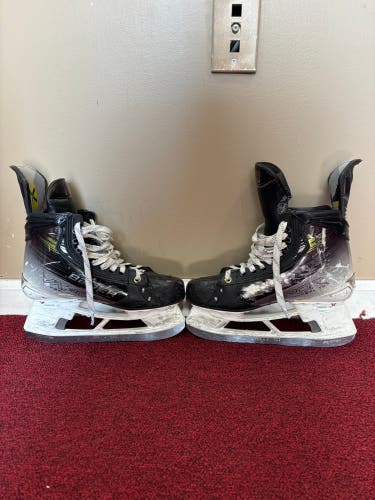 Bauer Vapor Hyperlite 2 Hockey Skates Regular Width Size 7 item#H2V7