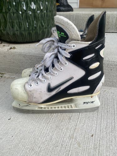 White Nike Air Zoom Hockey Skates Regular Width 6.5 (Used)