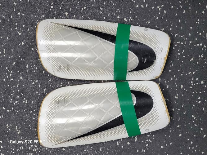 Used Nike MERCURIAL Soccer Shin Guards Junior White Senior 11849-S000043100