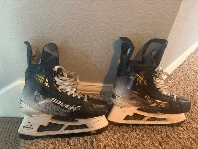 2023 Bauer Vapor Hyperlite 2 Hockey Skates Regular Width 7.5 (Used)