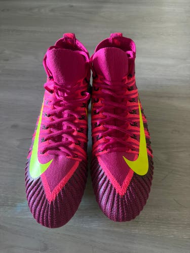Men's Size M 10.5 (W 11.5) Nike (New)