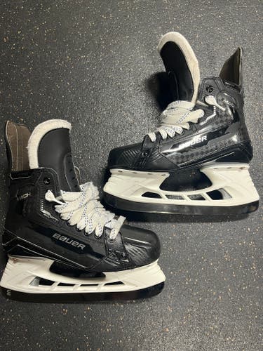 Black Bauer Supreme Shadow Hockey Skates Pro Stock Size 6 (Used)