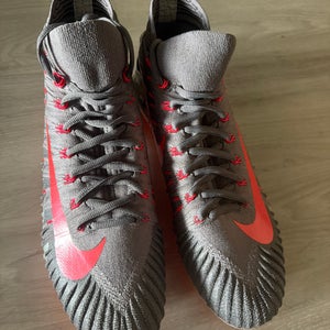 Men's Size M 10.0 (W 11.0) Nike (New)
