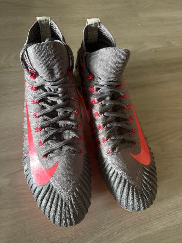 Men's Size M 10.0 (W 11.0) Nike (New)