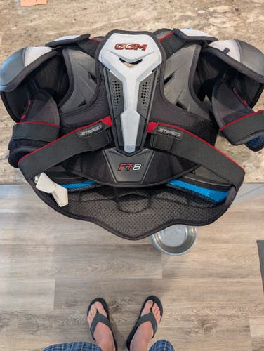 Men's Large Senior CCM JetSpeed FT8 Shoulder Pads (Used)