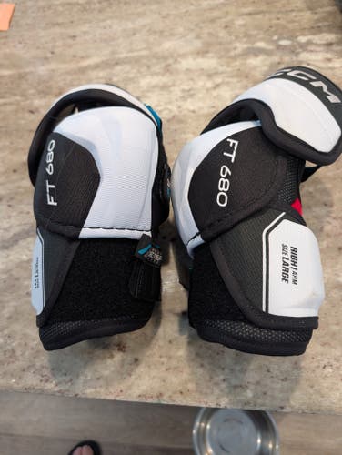 Senior Large CCM JetSpeed FT680 Elbow Pads (Used)