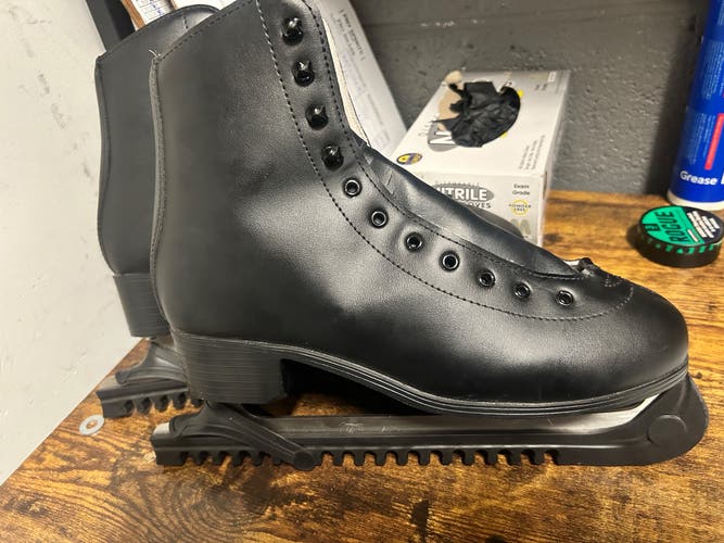 American Figure Skates B Adult 13 (New)