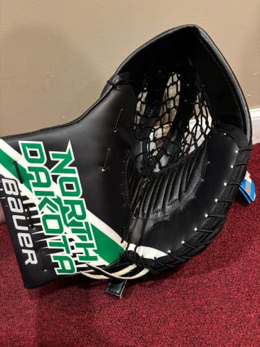 Bauer Mach Glove Regular Hand (New) item#NDFS