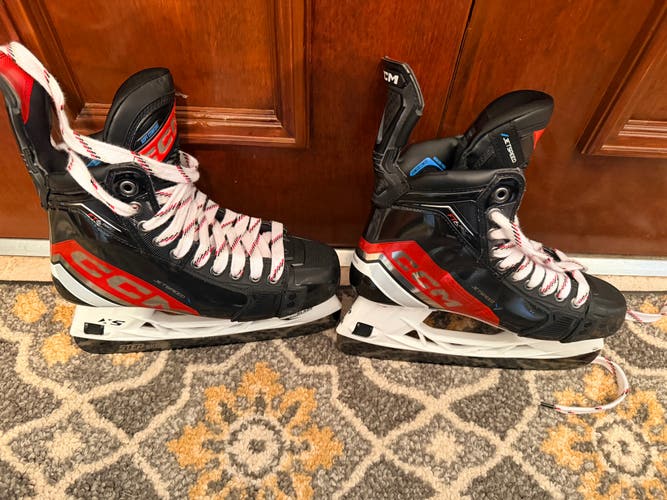 2023 CCM JetSpeed FT6 Pro Hockey Skates 6.5 (Used)